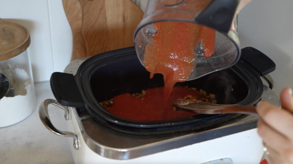 making marinara sauce in the slow cooker