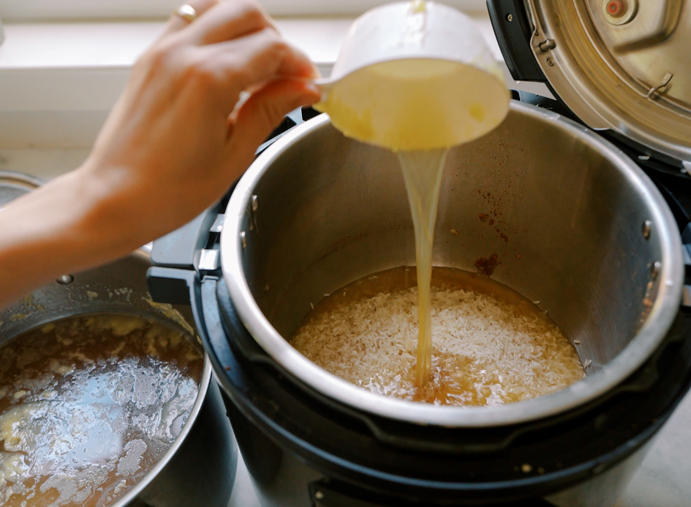cooking white rice with broth in the instant pot