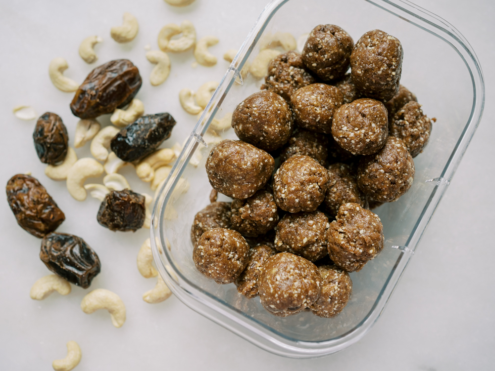 date and cashew energy bites