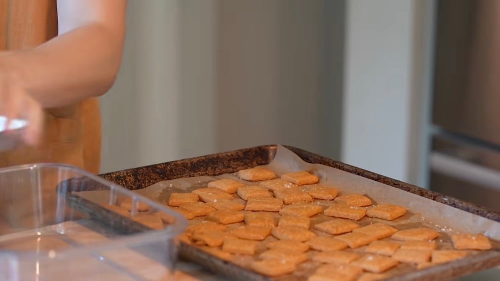 Cheddar Cheese Crackers with Einkorn Flour