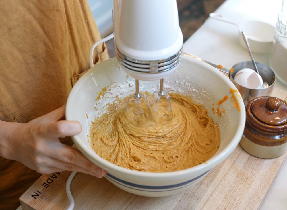 pumpkin coffee cake with cream cheese drizzle